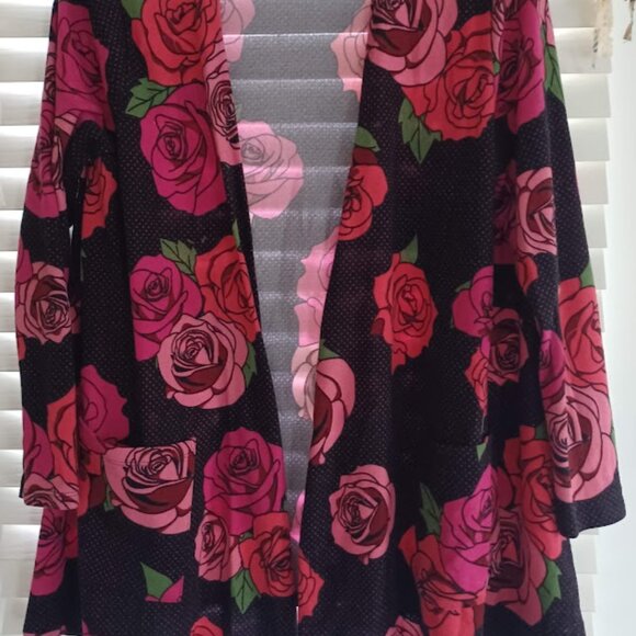 LuLaRoe Women’s Large Cardigan Black Pink Rose Floral Open Front Lightweight - Picture 5 of 9